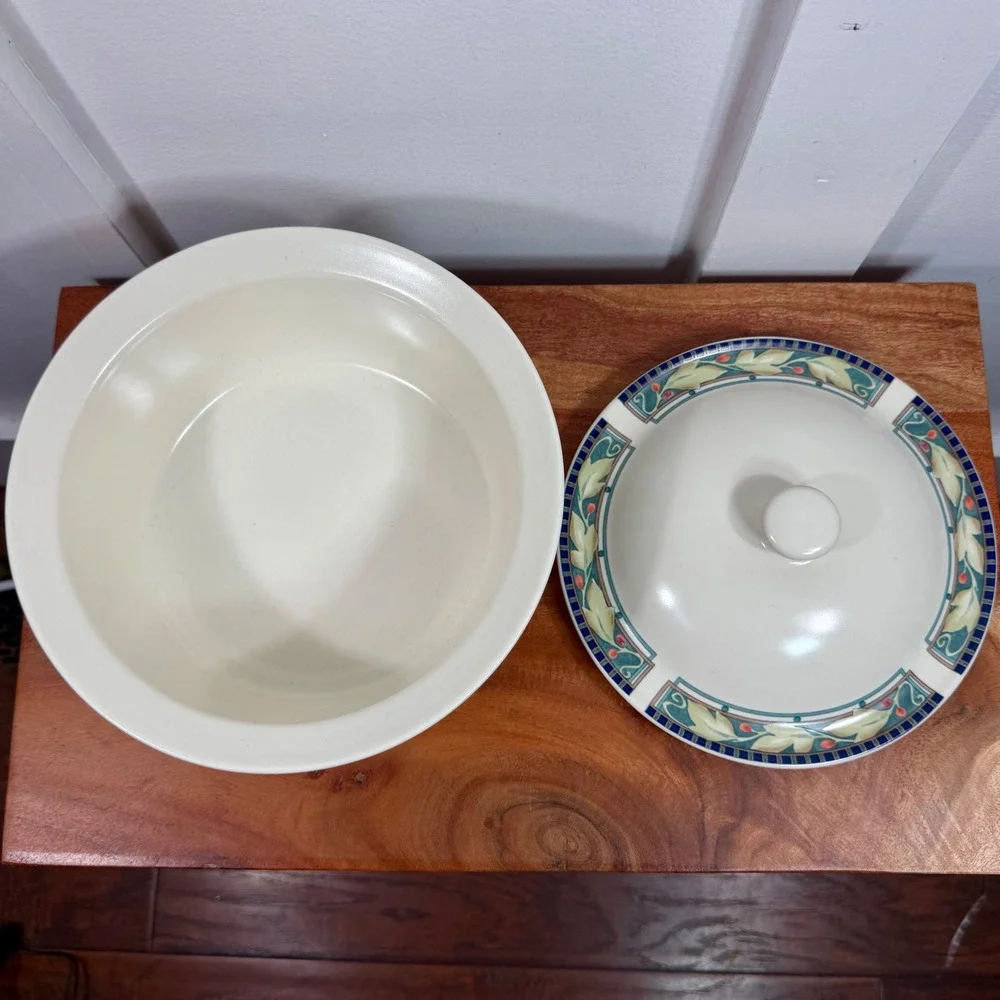 Pfaltzgraff Portfolio Forest Covered Casserole Dish Round Stoneware Cream Green